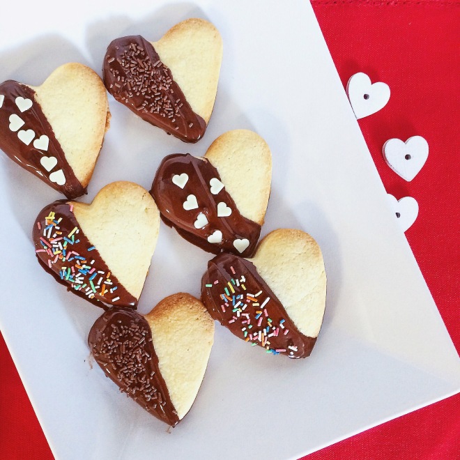 La vita è bella Bakery, butter cookies heath shaped.