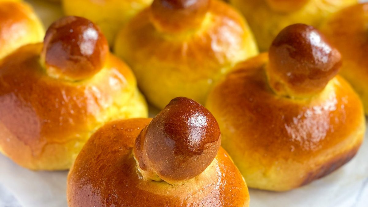Briosce co Tuppo – Sicilian Sweet Brioche.