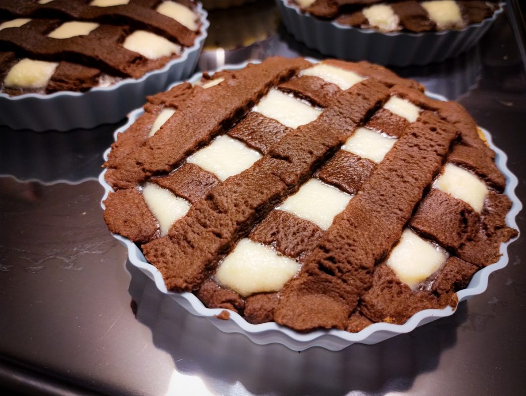 Ricotta tart on a table, ready to eat.